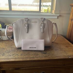Michael Kors Light pink Satchel with matching Wallet